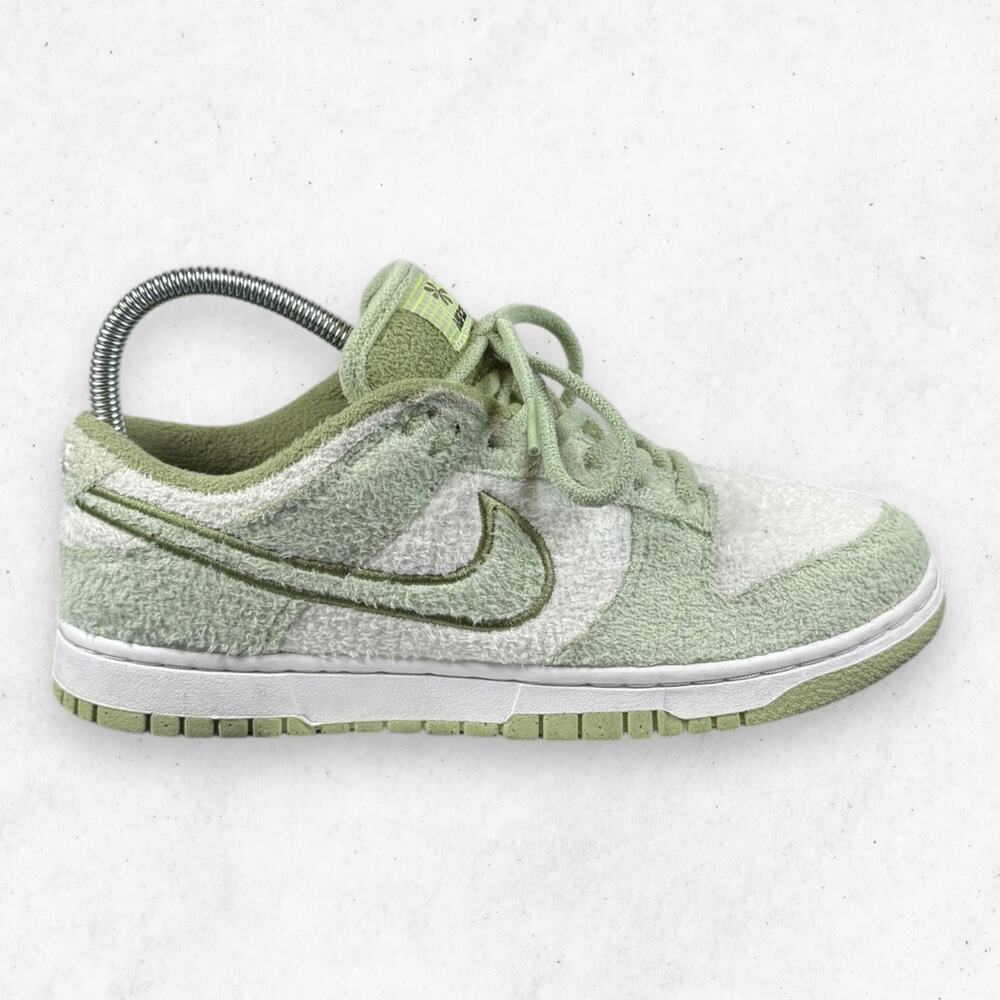 Nike Dunk Low SE Fleece Honeydew Green Womens Size 9 DQ7579-300